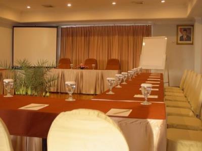 Weta International Hotel Surabaya Buitenkant foto