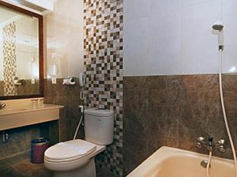 Weta International Hotel Surabaya Buitenkant foto