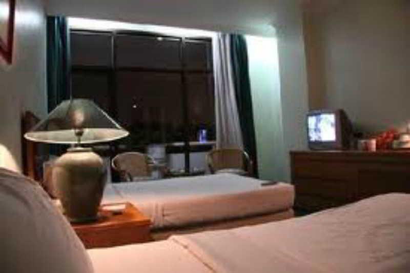 Weta International Hotel Surabaya Buitenkant foto