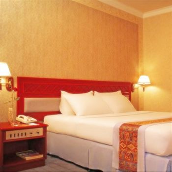 Weta International Hotel Surabaya Buitenkant foto