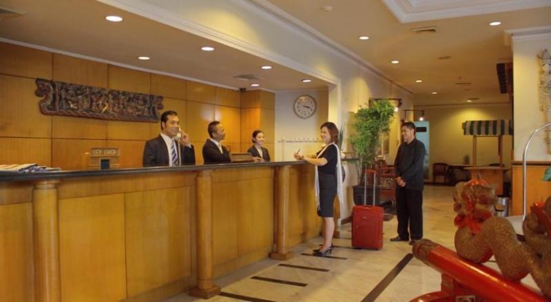 Weta International Hotel Surabaya Buitenkant foto